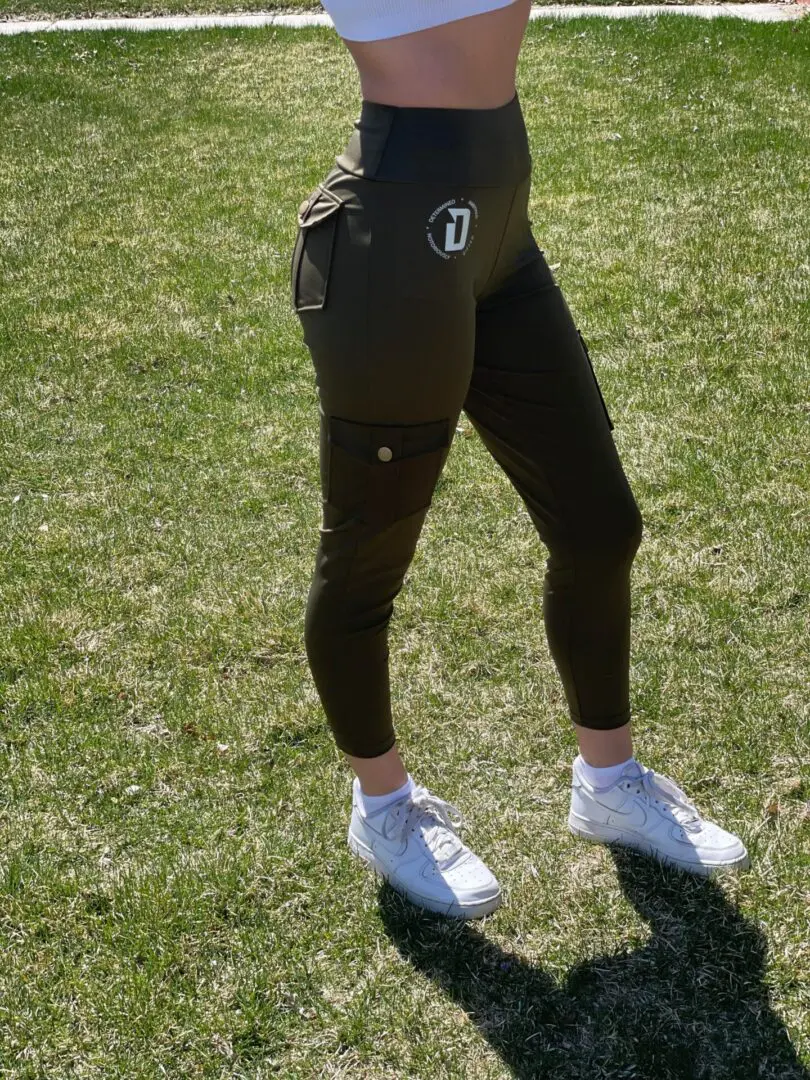 Green side view 4 pocket legging