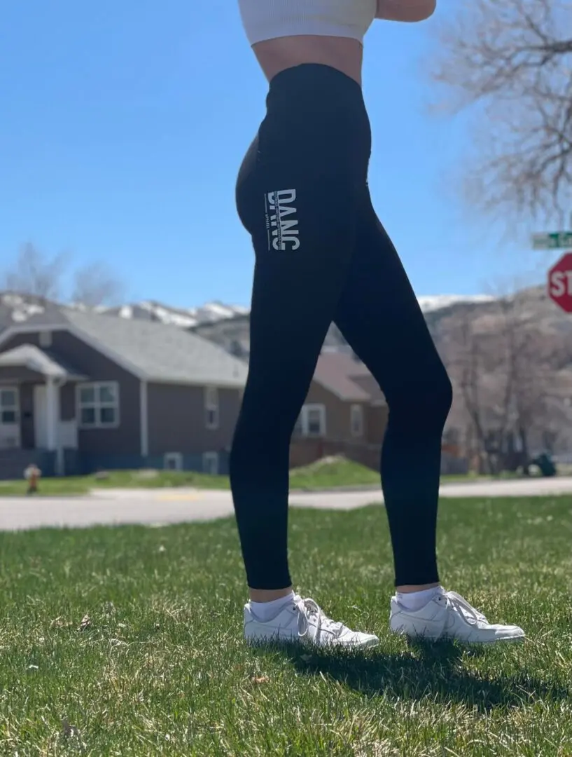 black right side one pocket legging